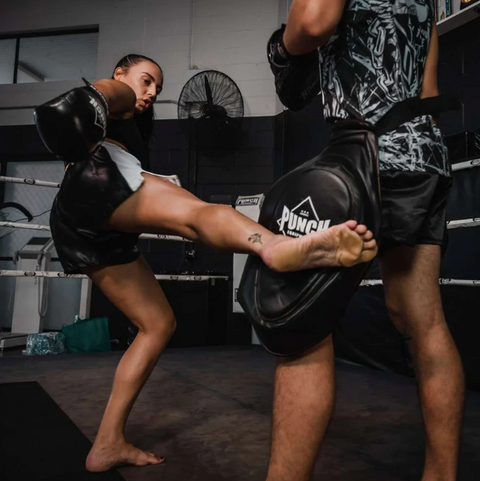 PUNCH - Black Diamond Muay Thai Thigh Pads